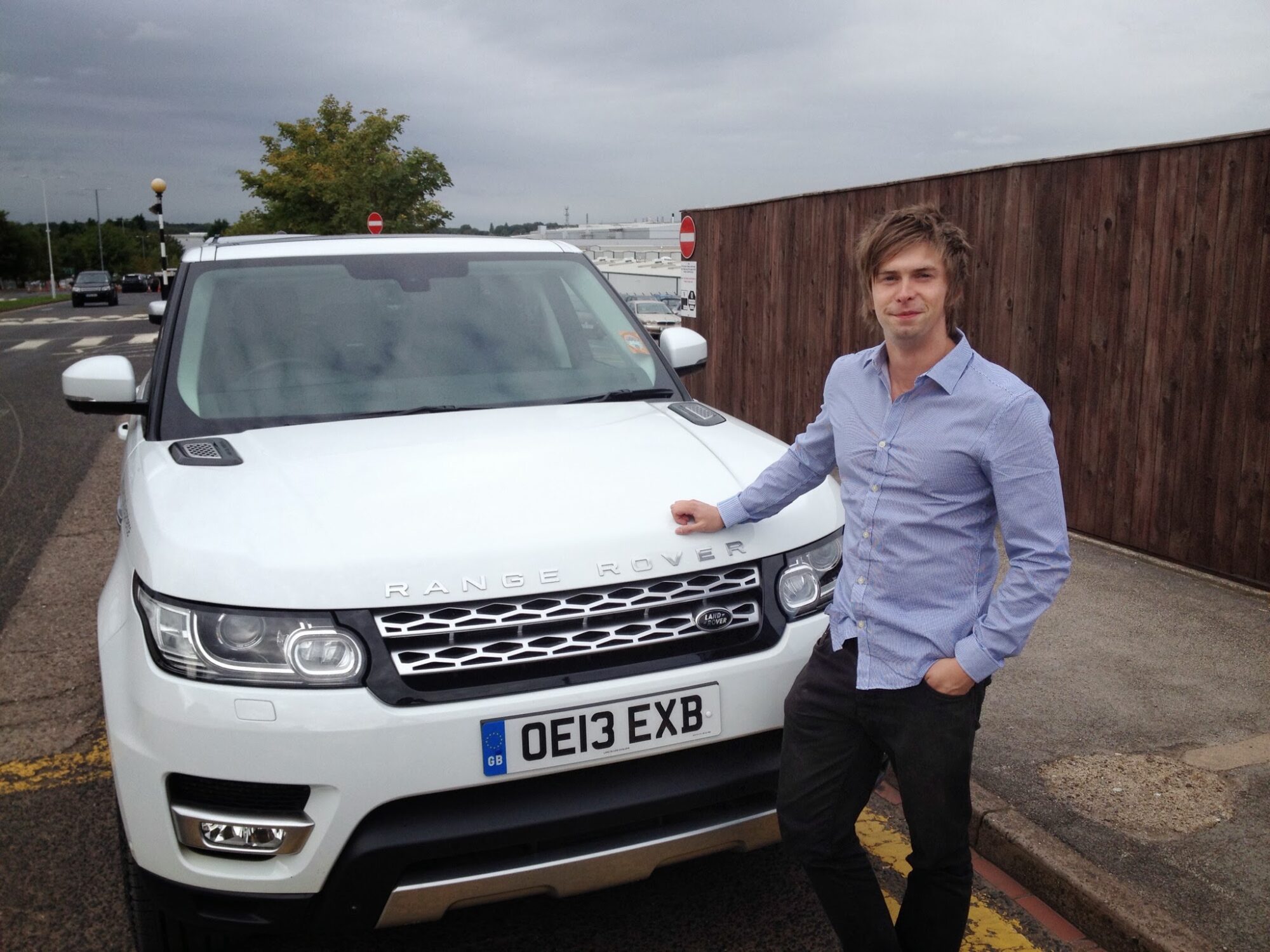 oXyFire team member Simon Rodman beside a Range Rover.